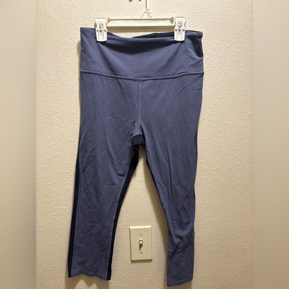 Athleta Size M Blue Colorblock Scalloped Hem Capri Legging
